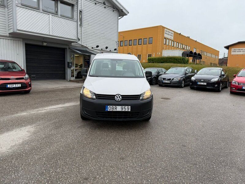 Vit Begagnad 2014 VW Caddy Minibuss | 89 900 kr (Lite dyr) - Bild 1/4