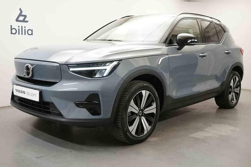 Grå Begagnad 2023 Volvo XC40 Single Motor SUV | 329 900 kr - Bild 1/1