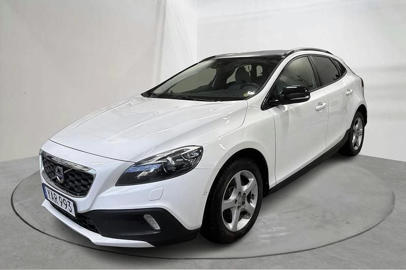 Vit Begagnad 2016 Volvo V40 CC Momentum Kombi | 109 000 kr (Superpris) - Bild 1/4