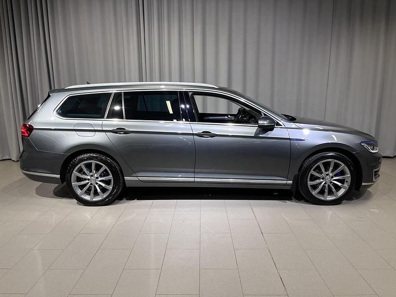 Begagnad VW Passat Executive 220 HK (161 kW) 2017 Grå Kombi