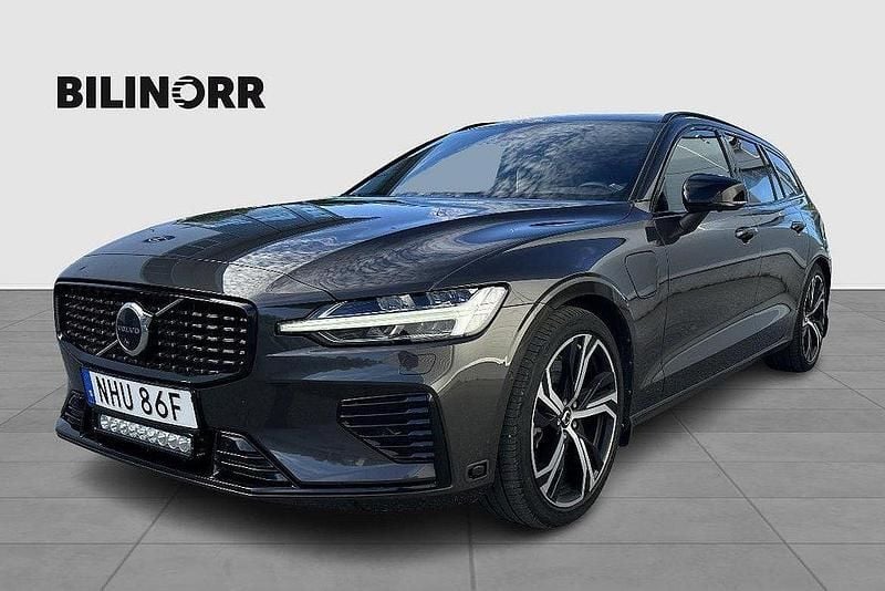 Grå Begagnad 2022 Volvo V60 Kombi | 539 500 kr - Bild 1/4