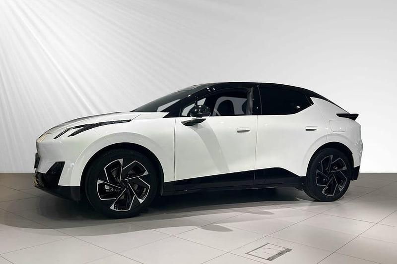 Begagnad Lynk & Co 02 202 kW (275 HK) 2024 Vit SUV