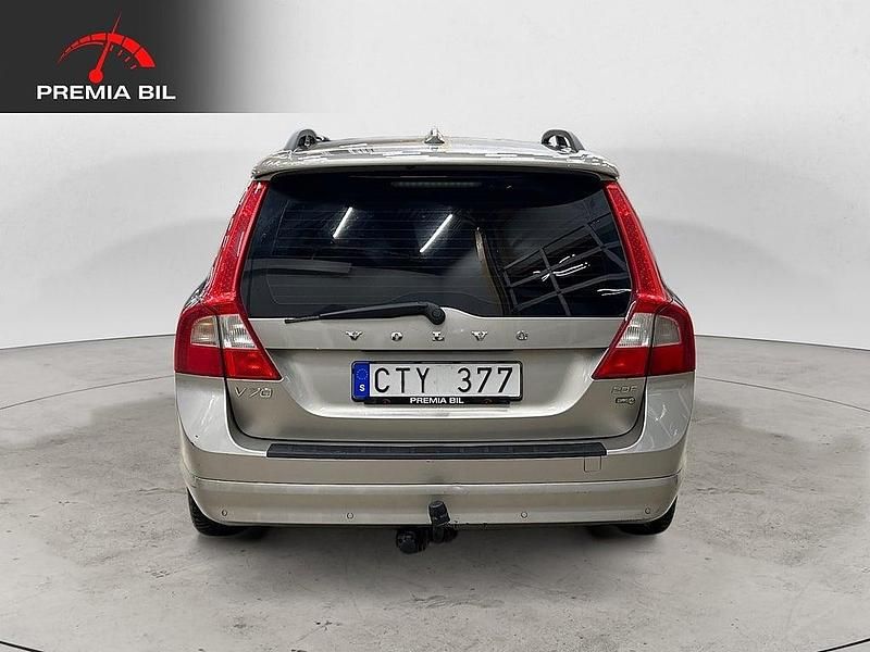 Begagnad Volvo V70 Momentum 145 HK (106 kW) 2009 Ljusbrun Kombi
