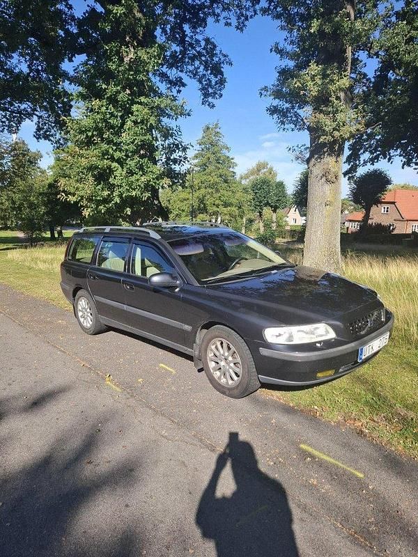 Grå Begagnad 2001 Volvo V70 Kombi | 23 900 kr (Marknadspris) - Bild 1/4