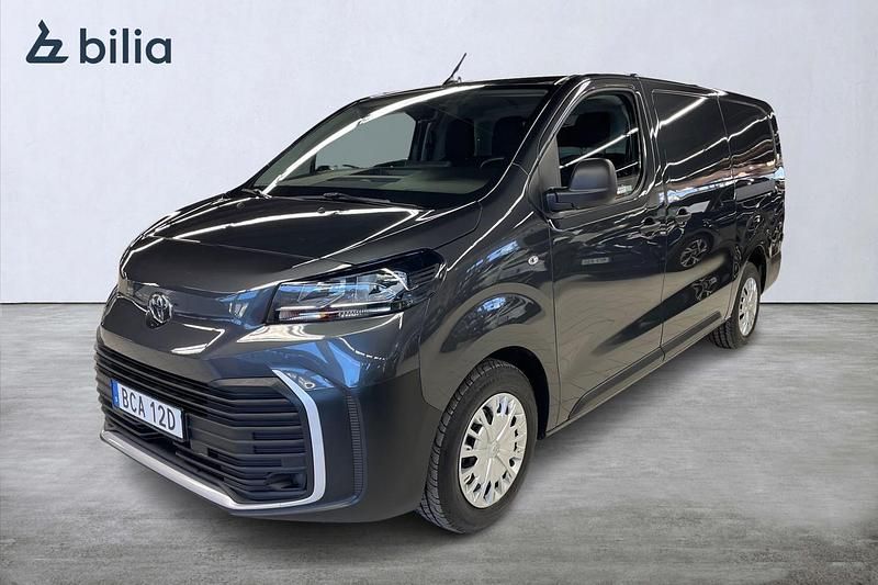 Grå Begagnad 2024 Toyota Proace Minibuss | 479 900 kr - Bild 1/3