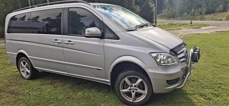 Silver Begagnad 2012 Mercedes Viano Minibuss | 153 000 kr (Marknadspris) - Bild 1/4