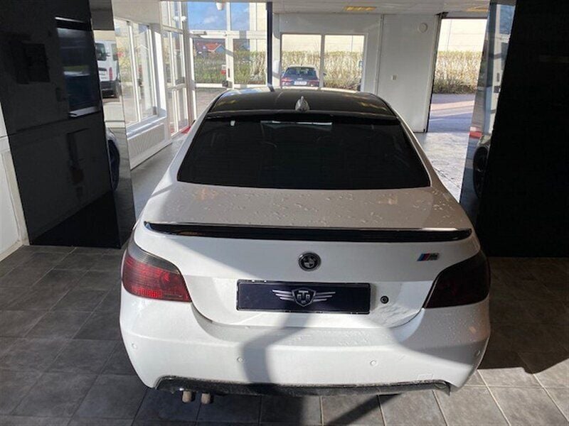 Vit Begagnad 2003 BMW 530 M Sport Sedan | 59 000 kr - Bild 1/4