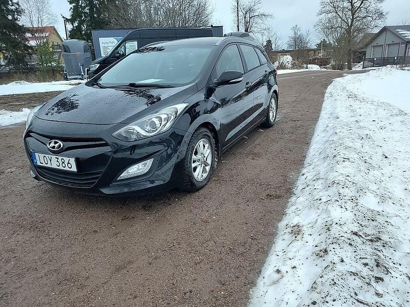 Svart Begagnad 2014 Hyundai i30 Kombi | 84 995 kr (Lite dyr) - Bild 1/4