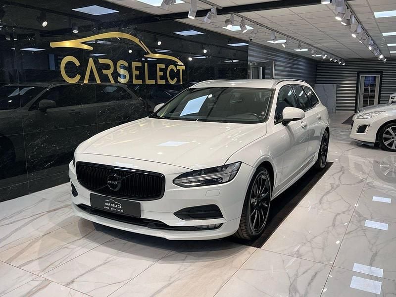 Vit Begagnad 2020 Volvo V90 Momentum Kombi | 229 900 kr (Marknadspris) - Bild 1/4