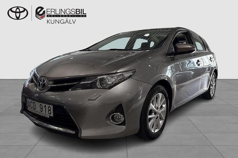 Brun Begagnad 2012 Toyota Auris Active Halvkombi | 129 900 kr (Marknadspris) - Bild 1/4