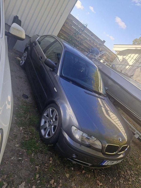 Grå Begagnad 2003 BMW 330 Sedan | 30 000 kr (Superpris) - Bild 1/4