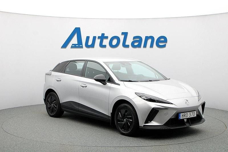 Grå Begagnad 2023 MG MG4 EV Halvkombi | 229 900 kr (Marknadspris) - Bild 1/3