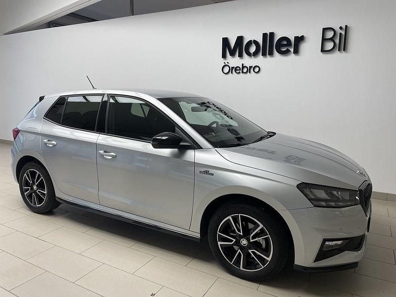 Silver (brilliant silver metallic) Begagnad 2024 Skoda Fabia Monte Carlo Halvkombi | 223 900 kr (Marknadspris) - Bild 1/4