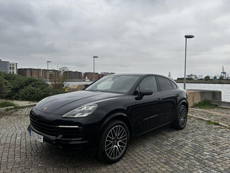 Svart Begagnad 2020 Porsche Cayenne SUV | 519 000 kr (Marknadspris) - Bild 1/4