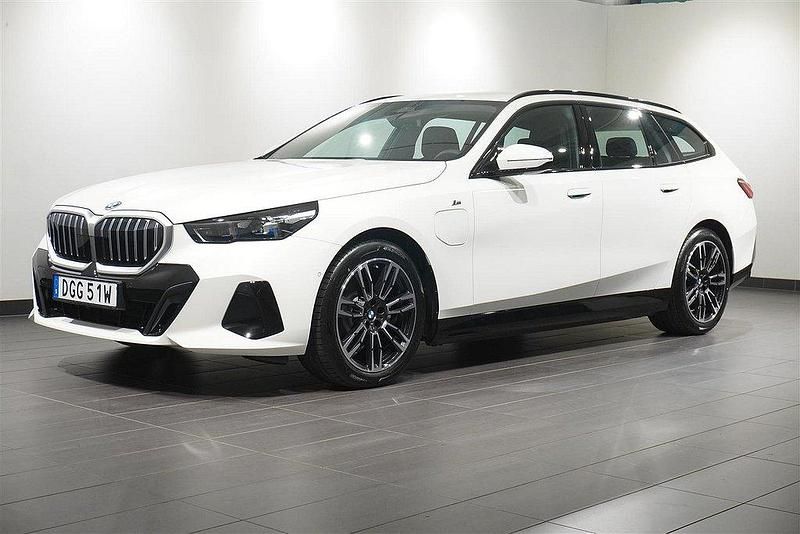 Okänd Begagnad 2025 BMW 530e Efficient Dynamics Kombi | 669 500 kr (Marknadspris) - Bild 1/4