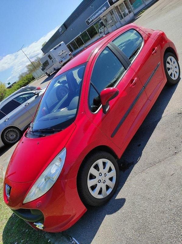 Röd Begagnad 2007 Peugeot 207 Sport Halvkombi | 25 000 kr (Marknadspris) - Bild 1/4