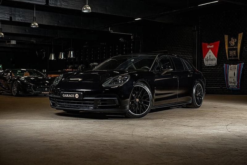Svart Begagnad 2020 Porsche Panamera Sport Turismo Kombi | 699 500 kr - Bild 1/4