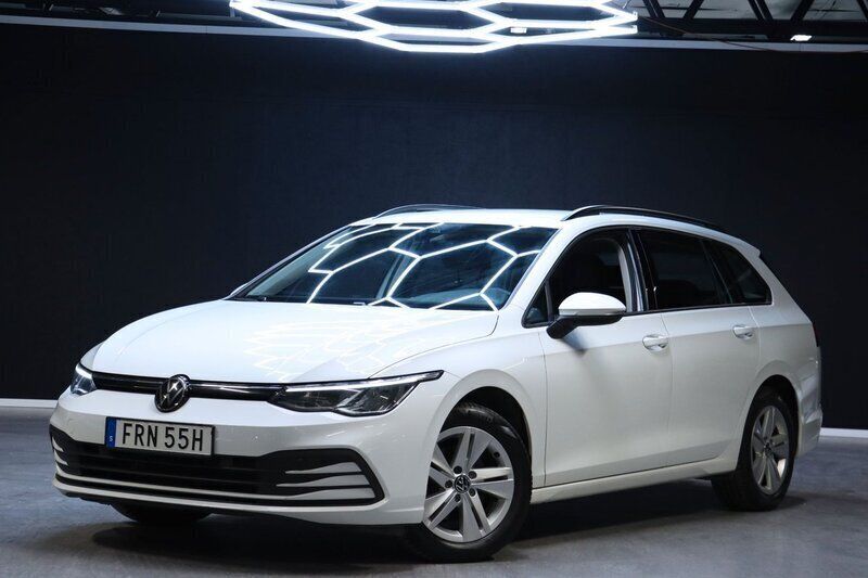 Vit Begagnad 2021 VW Golf VIII Kombi | 209 900 kr (Marknadspris) - Bild 1/4