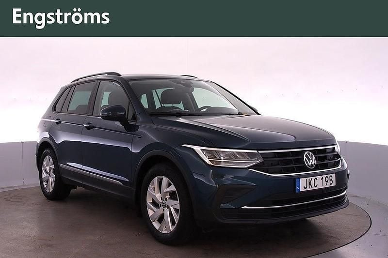 Nightshade blue metallic Begagnad 2022 VW Tiguan SUV | 289 000 kr (Marknadspris) - Bild 1/4