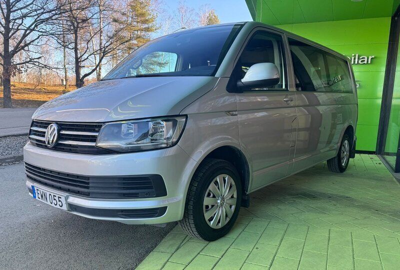 Silver Begagnad 2016 VW Caravelle Comfortline Minibuss | 314 900 kr (Bra pris) - Bild 1/4