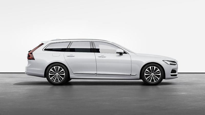 Ny Volvo V90 Core 2025 Vit Kombi
