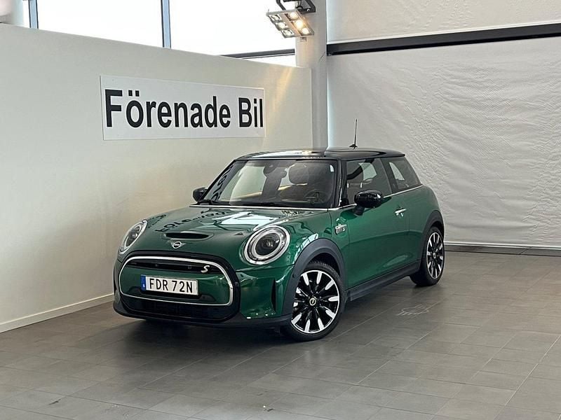 Grön Begagnad 2023 Mini Cooper SE Halvkombi | 259 000 kr (Marknadspris) - Bild 1/4