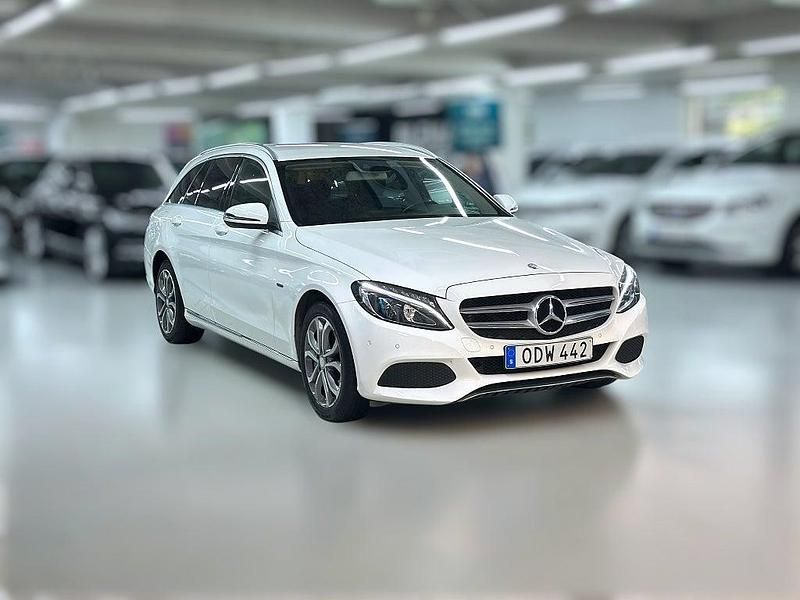 Begagnad Mercedes C350e Avantgarde 211 HK (155 kW) 2016 Vit Kombi