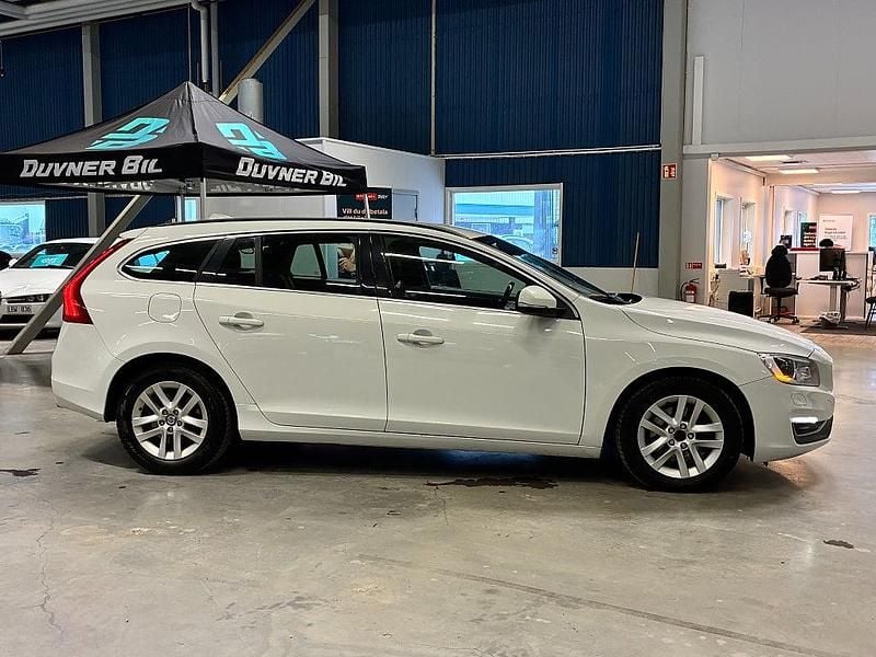 Begagnad Volvo V60 Momentum 181 HK (133 kW) 2014 Vit Kombi
