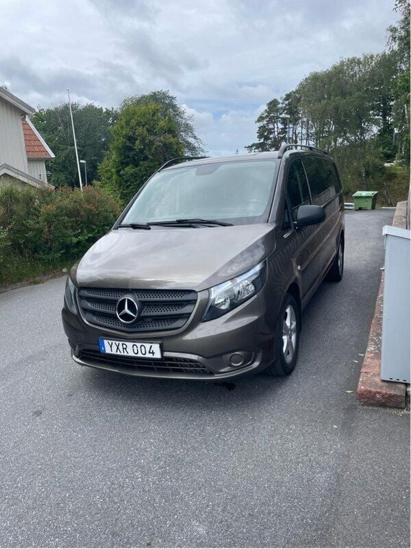 Grå Begagnad 2018 Mercedes Vito Minibuss | 274 000 kr - Bild 1/4