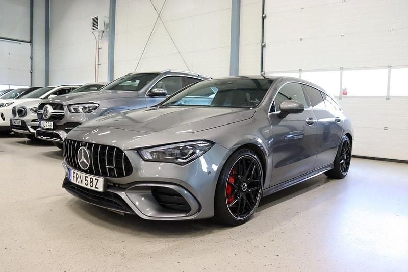 Mörkgrå Begagnad 2020 Mercedes CLA45 AMG AMG Kombi | 524 900 kr (Marknadspris) - Bild 1/4