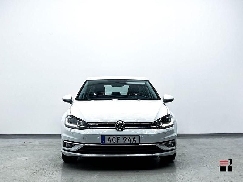 Begagnad VW Golf VIII 110 HK (80 kW) 2020 Vit Halvkombi