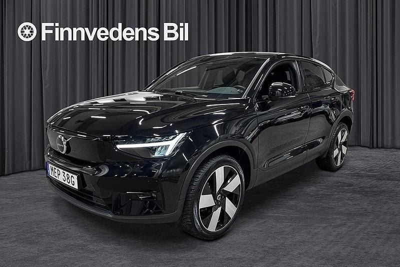 Svart Begagnad 2022 Volvo C40 Plus SUV | 333 800 kr (Marknadspris) - Bild 1/4