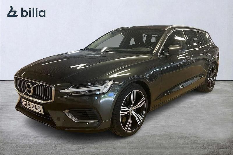 Mörkgrå Begagnad 2021 Volvo V60 Inscription Kombi | 359 000 kr (Marknadspris) - Bild 1/3