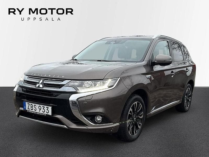 Brun Begagnad 2017 Mitsubishi Outlander P-HEV SUV | 174 500 kr (Marknadspris) - Bild 1/4