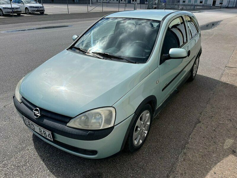Begagnad Opel Corsa Sport 90 HK (66 kW) 2000 Grön Halvkombi