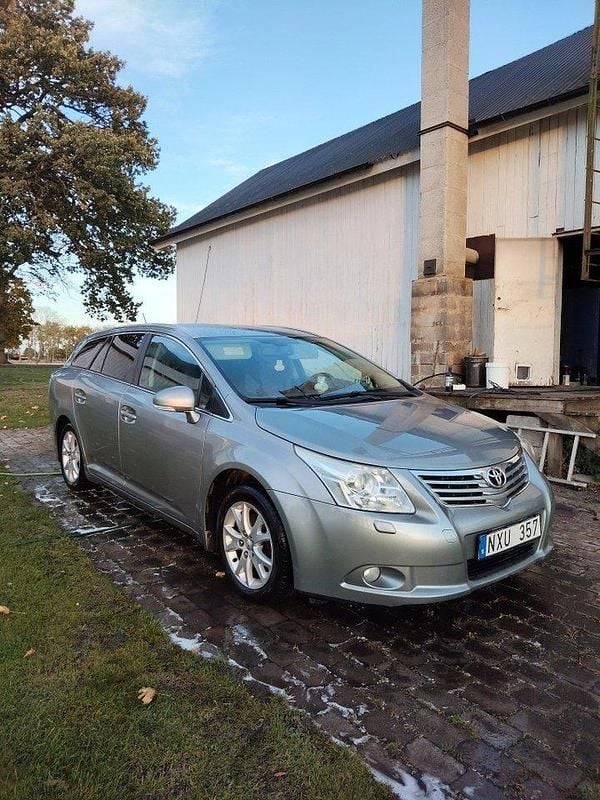 Grå Begagnad 2009 Toyota Avensis Kombi | 38 000 kr (Bra pris) - Bild 1/4