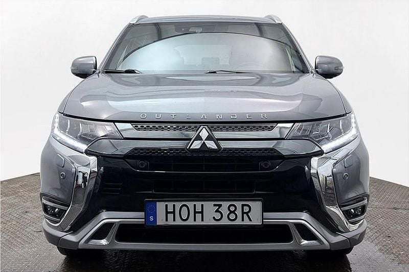 Begagnad Mitsubishi Outlander 224 HK (164 kW) 2019 Grå SUV