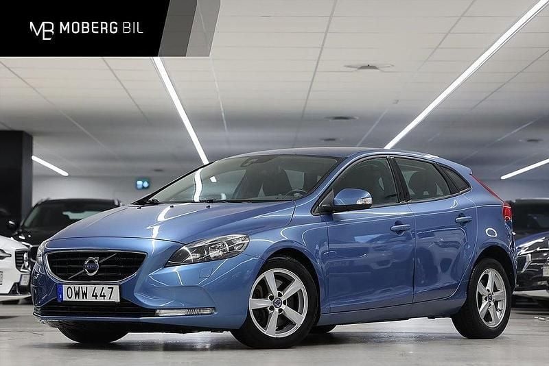 Blå Begagnad 2015 Volvo V40 Kinetic Halvkombi | 154 900 kr (Marknadspris) - Bild 1/2