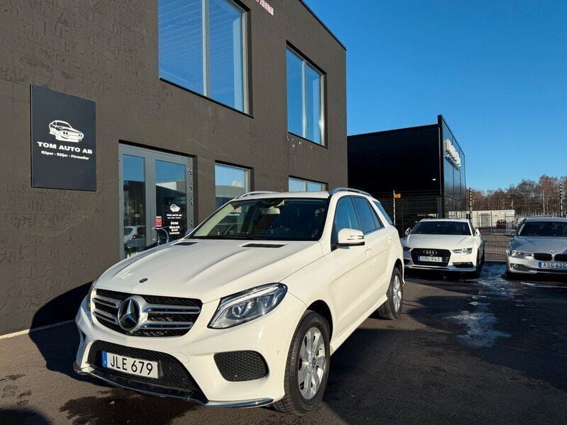 Vit Begagnad 2016 Mercedes GLE350 AMG line SUV | 398 000 kr (Marknadspris) - Bild 1/4