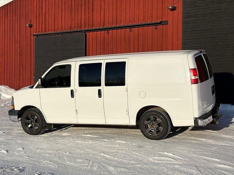 Begagnad Chevrolet Express 290 HK (213 kW) 2004 Vit