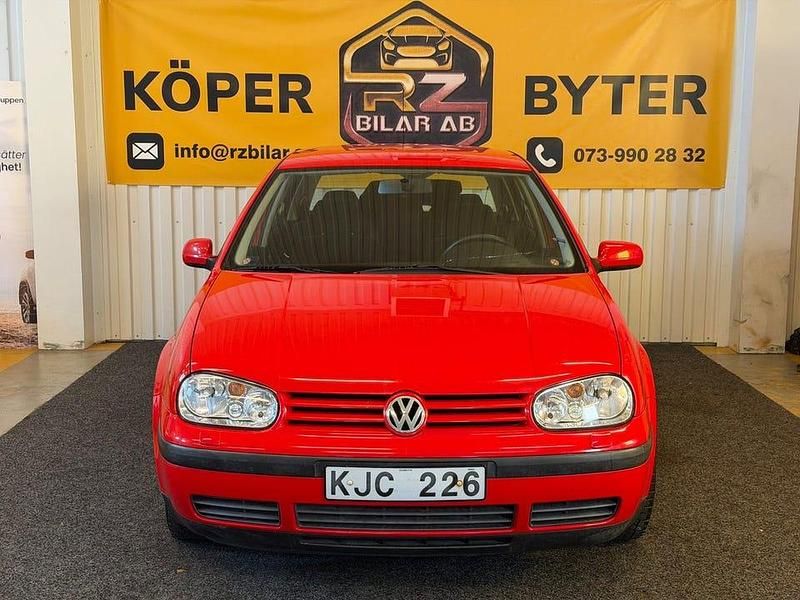 Röd Begagnad 1998 VW Golf IV Trendline Halvkombi | 24 900 kr (Marknadspris) - Bild 1/4