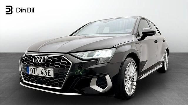 Svart Begagnad 2023 Audi A3 Sportback e-tron Proline Halvkombi | 309 000 kr (Bra pris) - Bild 1/4