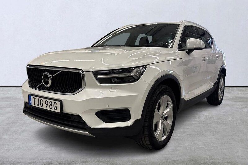 Vit Begagnad 2022 Volvo XC40 Momentum SUV | 329 900 kr (Marknadspris) - Bild 1/4