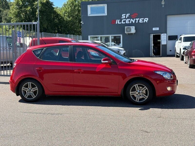 Röd Begagnad 2009 Hyundai i30 Halvkombi | 56 900 kr (Lite dyr) - Bild 1/4