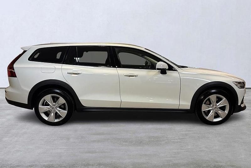 Begagnad Volvo V60 CC SE 192 HK (141 kW) 2019 Vit Kombi