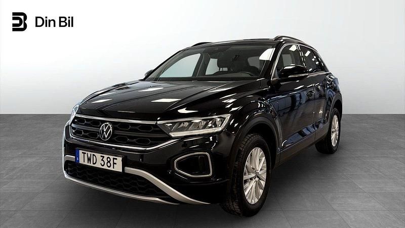 Svart Begagnad 2022 VW T-Roc Life SUV | 219 900 kr (Marknadspris) - Bild 1/4