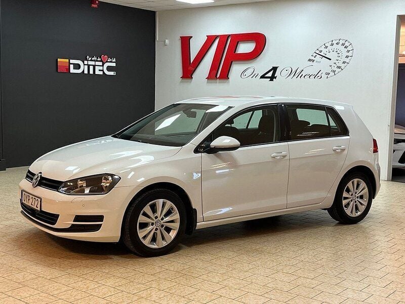 Vit Begagnad 2016 VW Golf VII Halvkombi | 144 800 kr (Superpris) - Bild 1/4