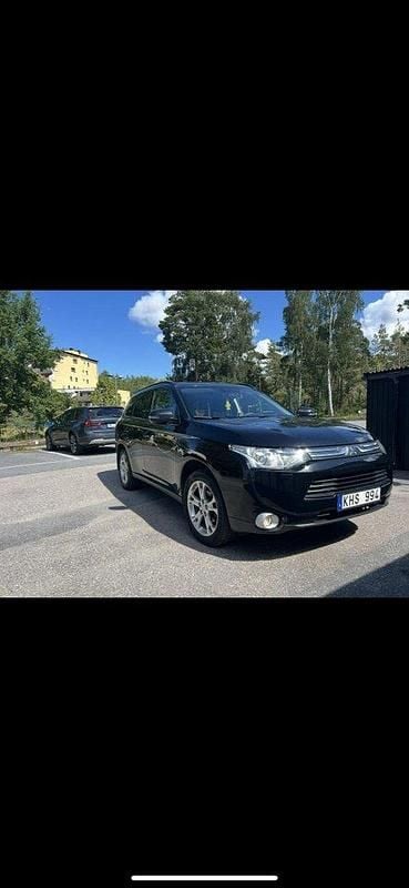 Svart Begagnad 2014 Mitsubishi Outlander Comfort Edition SUV | 150 000 kr (Lite dyr) - Bild 1/4