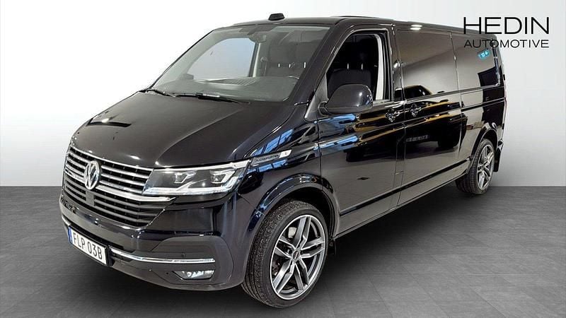 Svart (black) Begagnad 2021 VW T6.1 Van | 381 125 kr (Superpris) - Bild 1/4