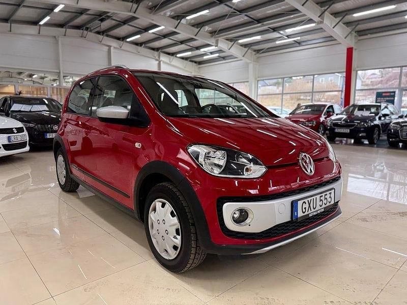 Begagnad VW up! 75 HK (55 kW) 2016 Röd Halvkombi